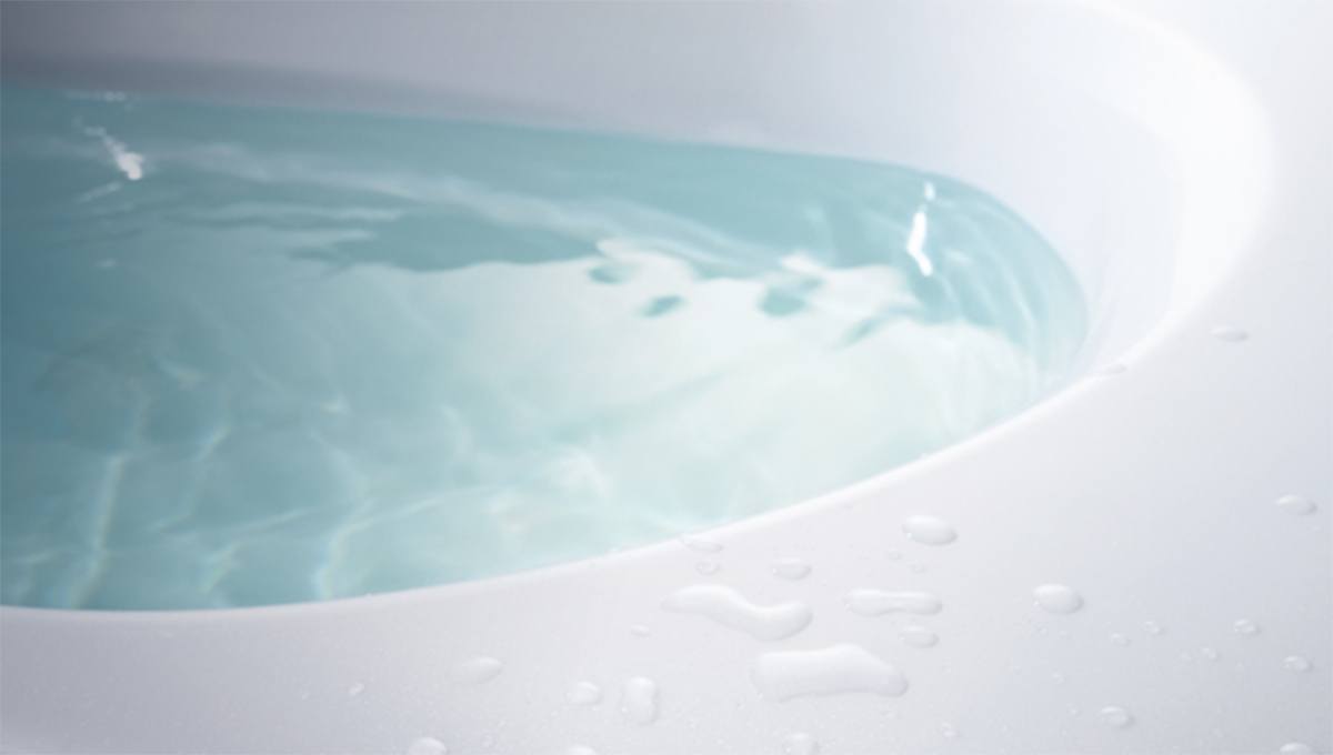 A bathtub that stays clean because it doesn’t get dirty easily