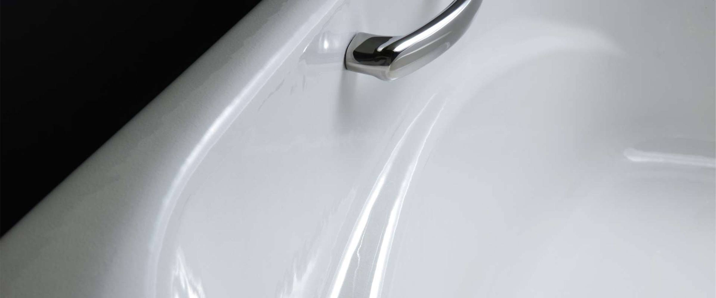 Enameled cast iron has everything a bathtub needs