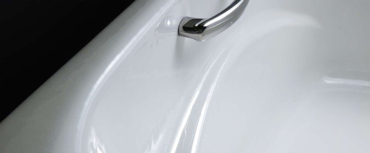 Enameled cast iron has everything a bathtub needs
