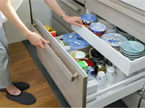 Extremely convenient for storing frequently used tableware.