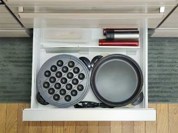 Three-level drawers (lower)