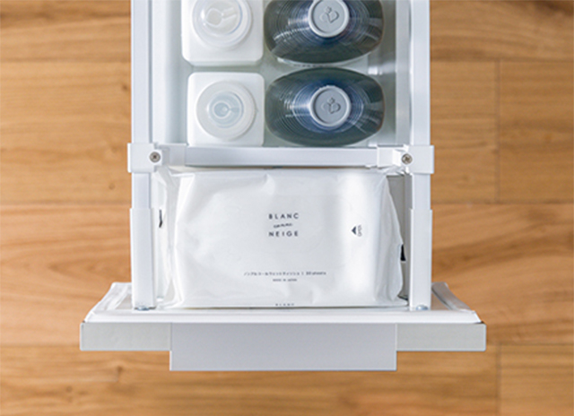 Wet wipes and other frequently used cleaning supplies can also be stored neatly.