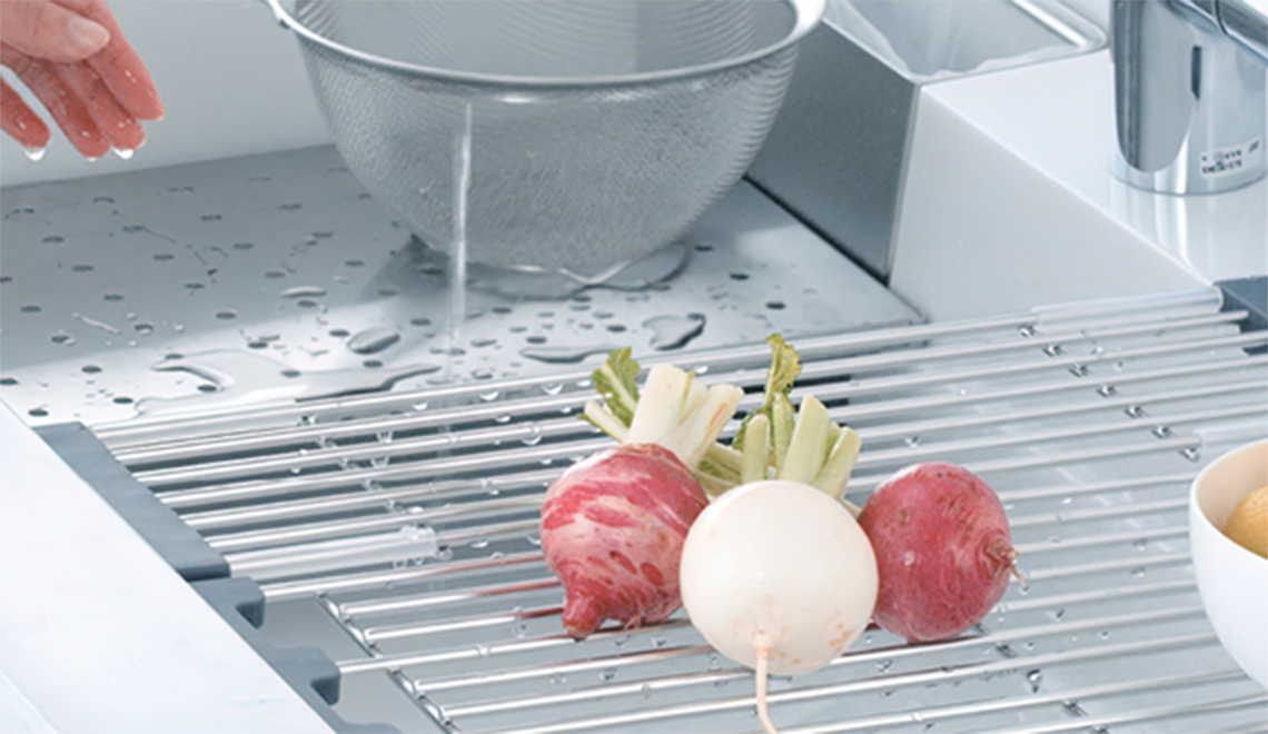 Easily wash root vegetables that take up a lot of space, Easily dispose of vegetable scraps