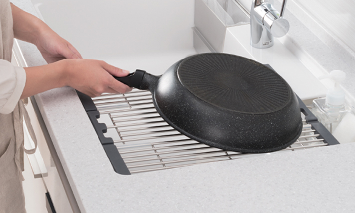 Use the top of the sink as a drainage space