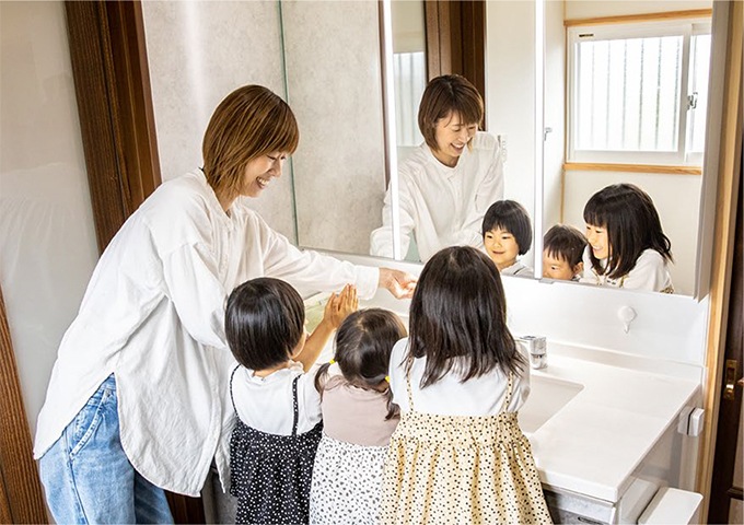 Washstand with generous storage gives everyone enough room