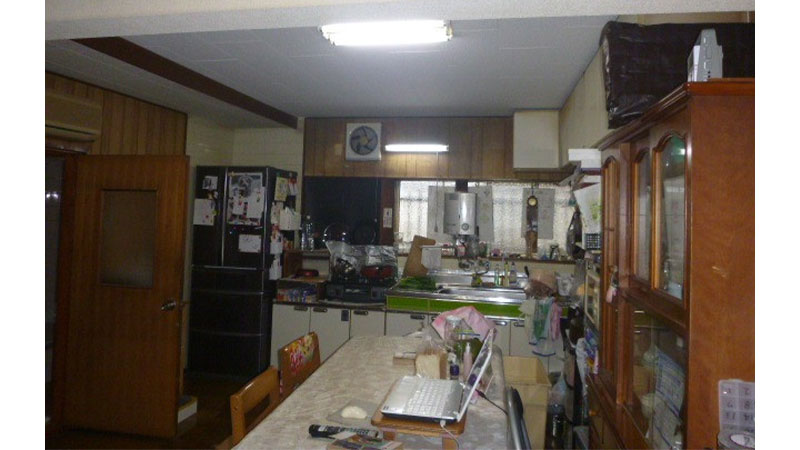 お正月のおせち作りや趣味のお菓子作りの時などは、作業スペースが無くダイニングテーブルで行っていたそうです。