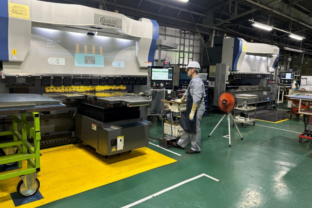 最新の加工機を導入し、作業しやすい環境に取組んでいます。