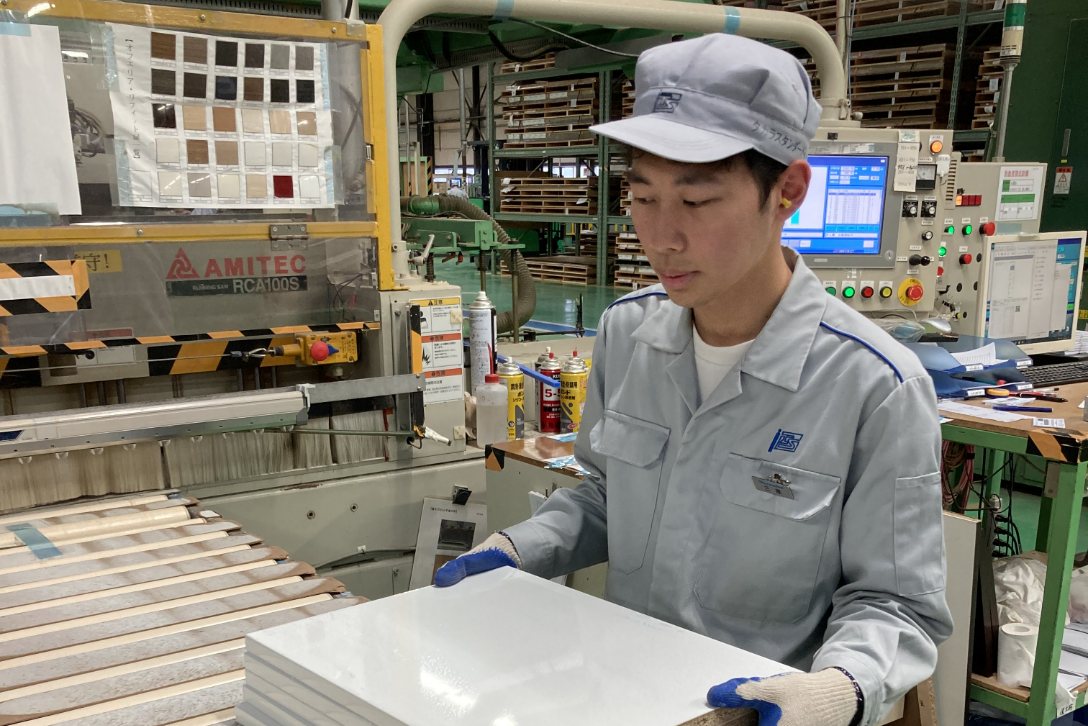 若手社員の作業風景