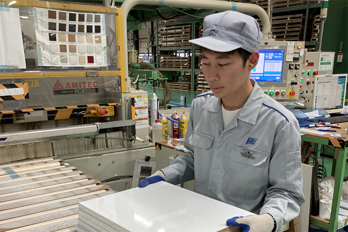 若手社員の作業風景